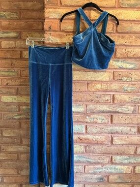 Beyond Yoga Blue Velvet Set